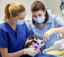 Hoe kunt u uw aantrekkelijkheid verhogen om de beste tandartsassistenten aan te trekken en aan boord te houden?